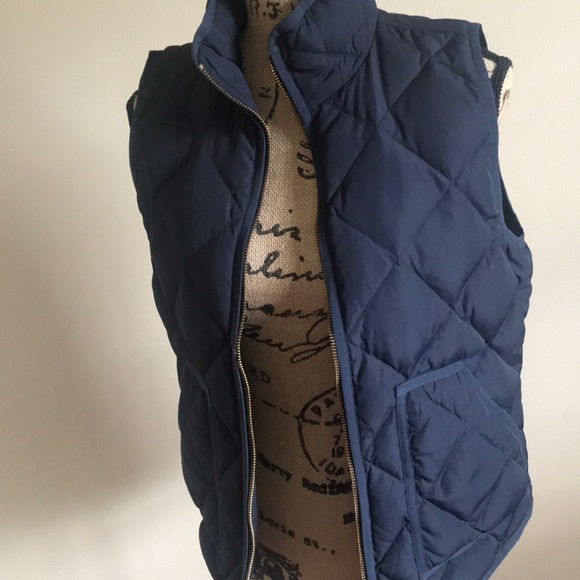 J crew quilted vest size S.  EUC - Picture 3 of 5